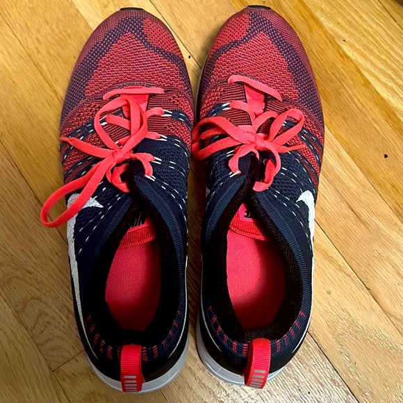 Practically new Nike running shoes - Picture 4 of 6